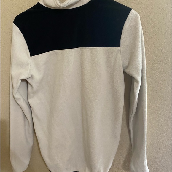 The North Face Womens Quarter Zip Up - Picture 2 of 3